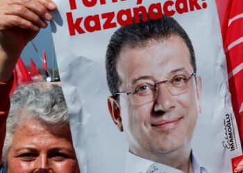 CHP supporters protesting in Istanbul after the arrest of Mayor Ekrem Imamoglu amid Turkey's political crackdown