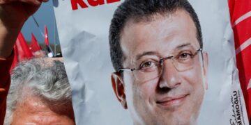 CHP supporters protesting in Istanbul after the arrest of Mayor Ekrem Imamoglu amid Turkey's political crackdown