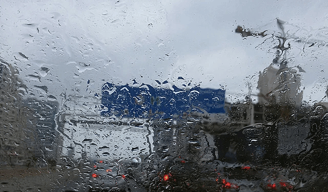 Dense fog, heavy rain, and high temperatures across UAE cities including Dubai and Abu Dhabi with weather warning symbols