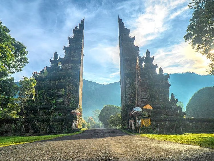 Scenic view of Bali’s rice terraces and traditional temple – Indonesia offers e-VoA for UAE residents.