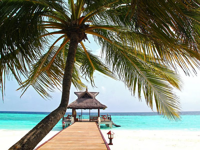 Overwater villas and turquoise waters in the Maldives – a visa-on-arrival destination for UAE residents.